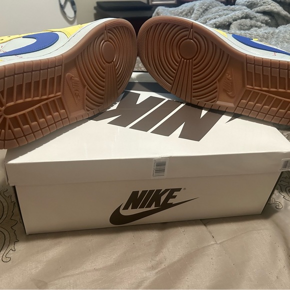 Travis Scott canary Jordan 1 low men’s size 10 woman’s 11.5 main image 5